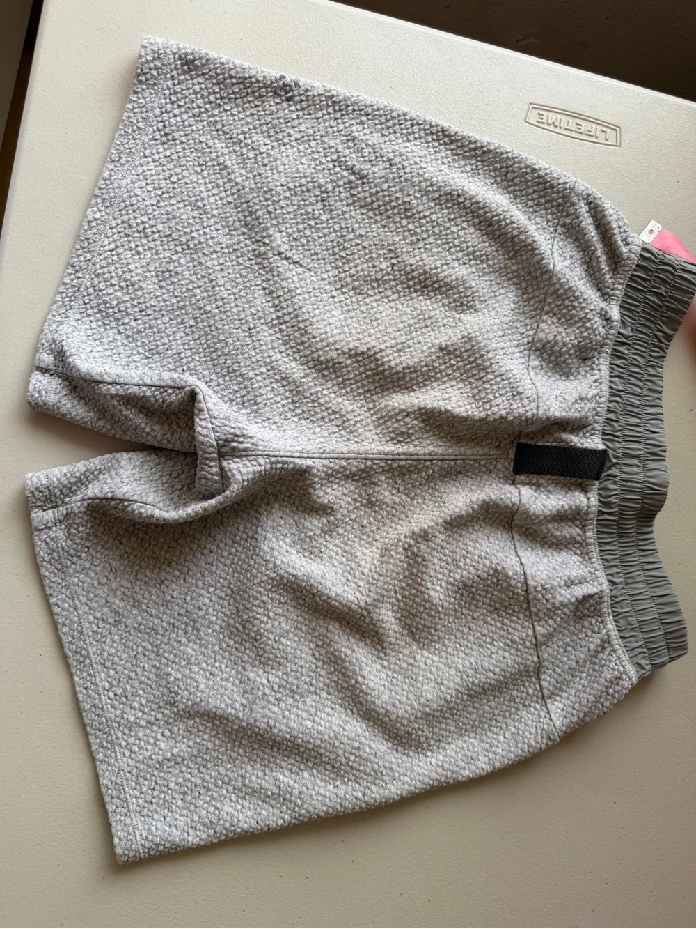 Lululemon mens “Ease The Day Short7” size s